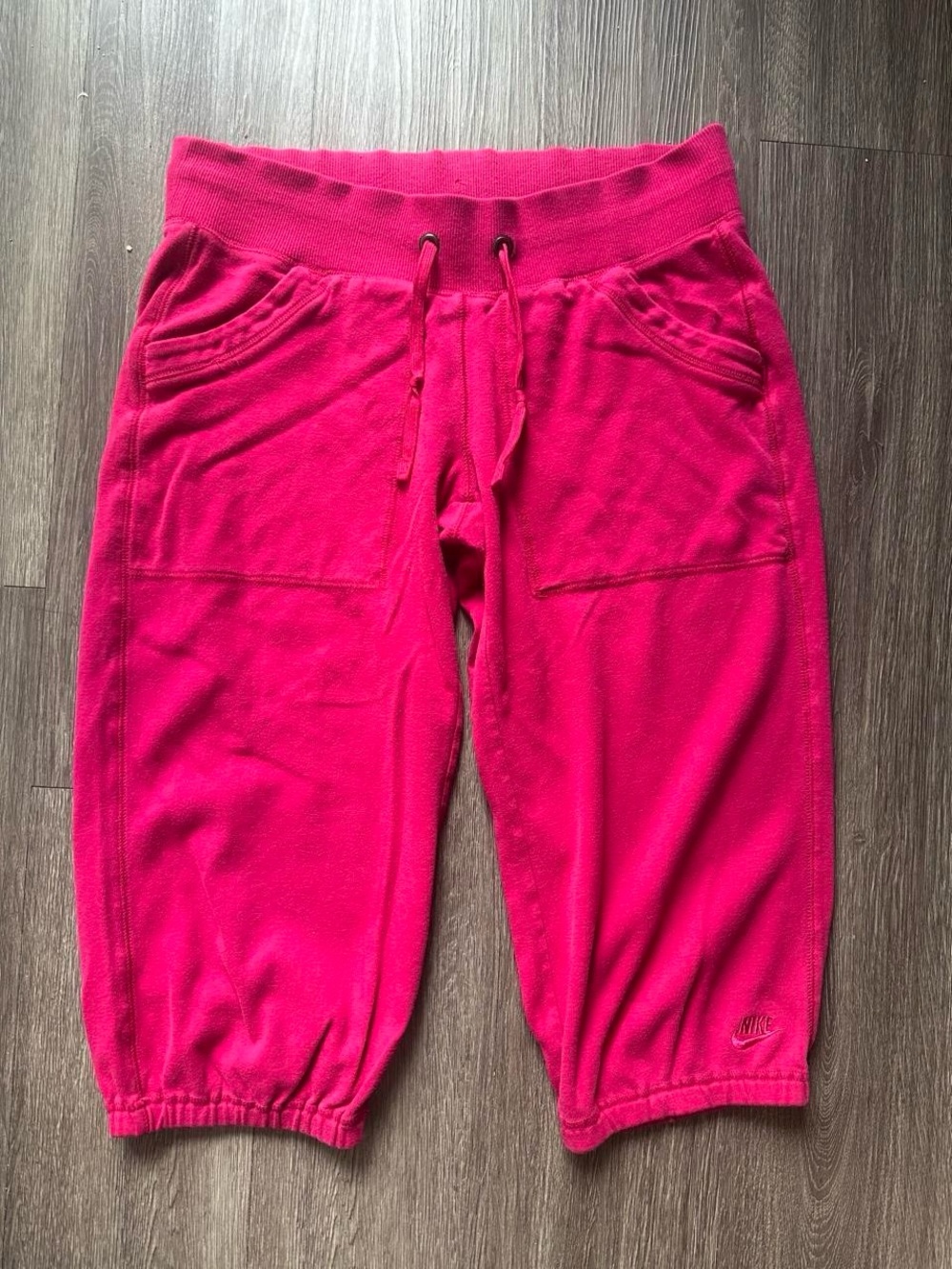 Vintage Y2K Nike Sportswear Hot Pink Capri Capri Sweatpants Shorts Small 4-6